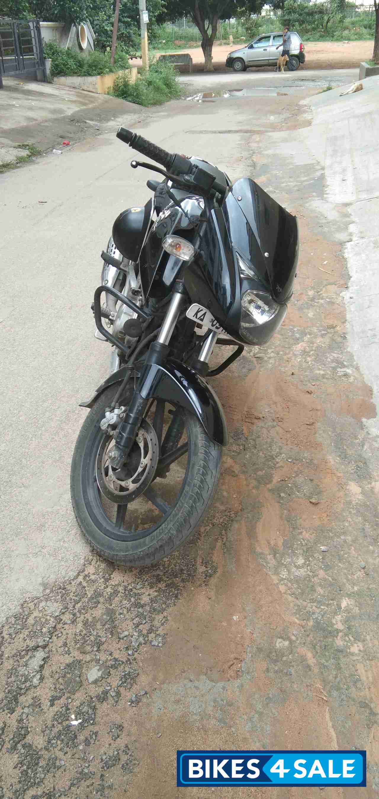 Black Bajaj Pulsar 180 DTSi