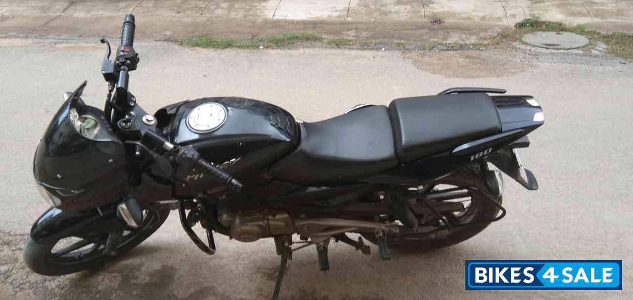 Black Bajaj Pulsar 180 DTSi