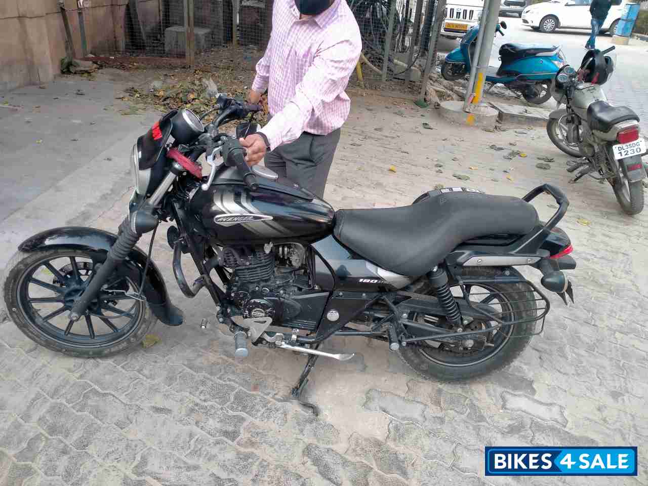 Back Bajaj Avenger Street 180