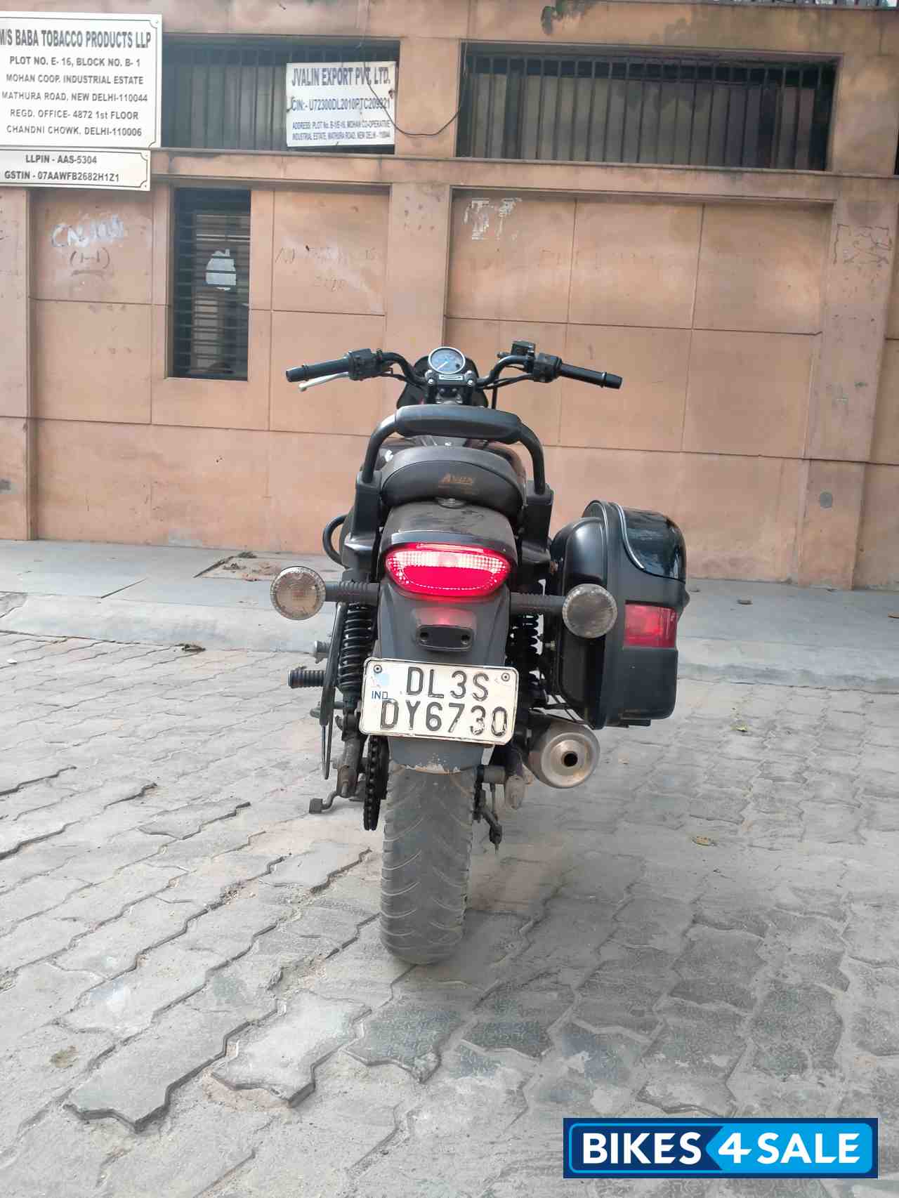 Back Bajaj Avenger Street 180