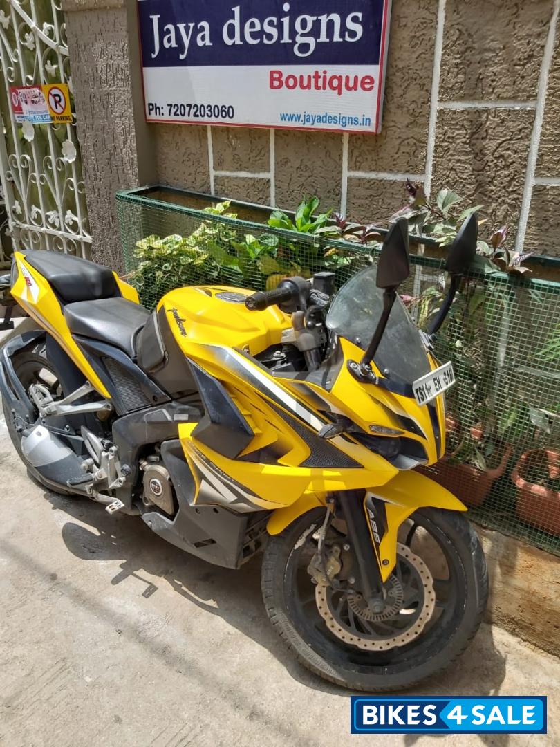 Bajaj Pulsar RS 200 ABS Bajaj Pulsar RS 200 ABS