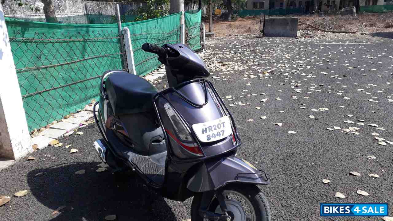 Brown Mahindra Duro