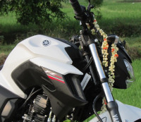 White Yamaha FZ25