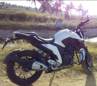 White Yamaha FZ25