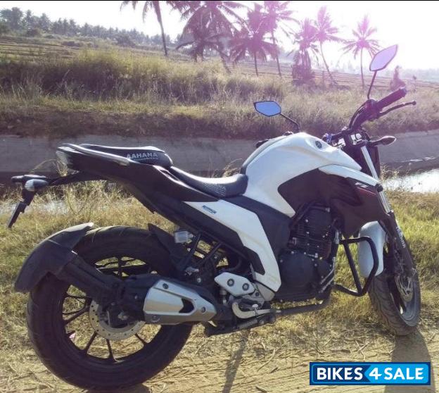 White Yamaha FZ25