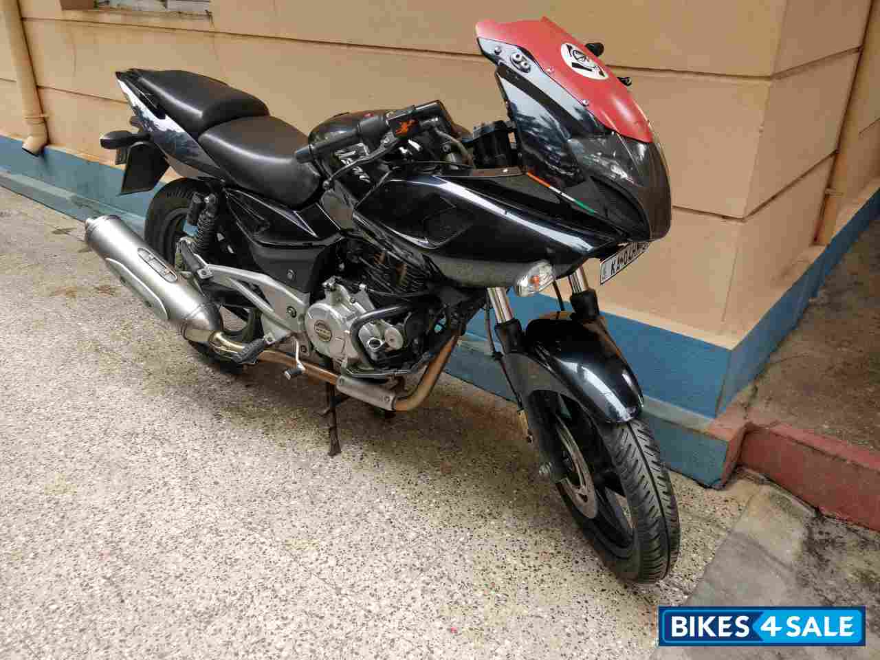 Bajaj Pulsar 220F