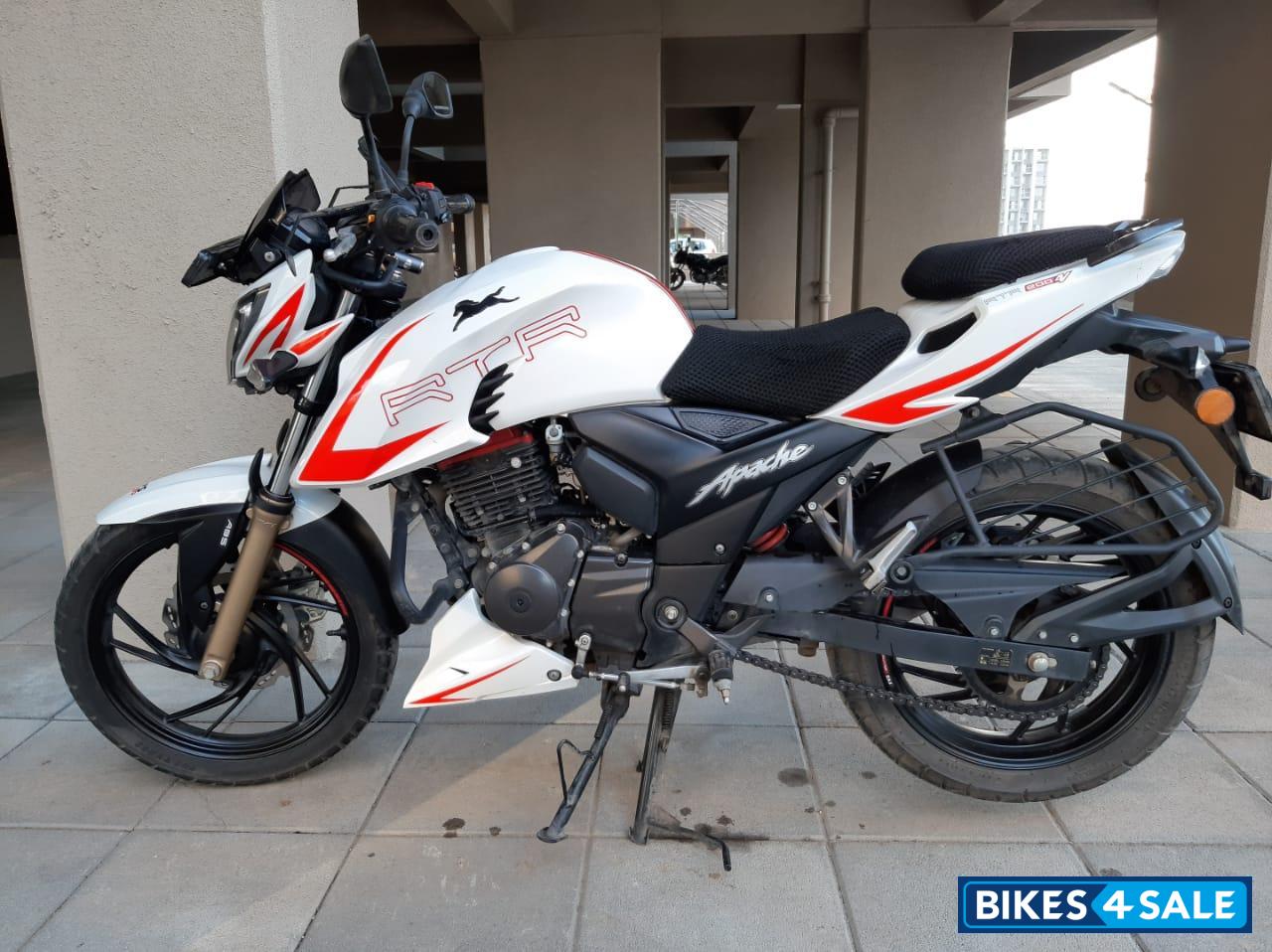 TVS Apache RTR 200 4V Race Edition 2.0