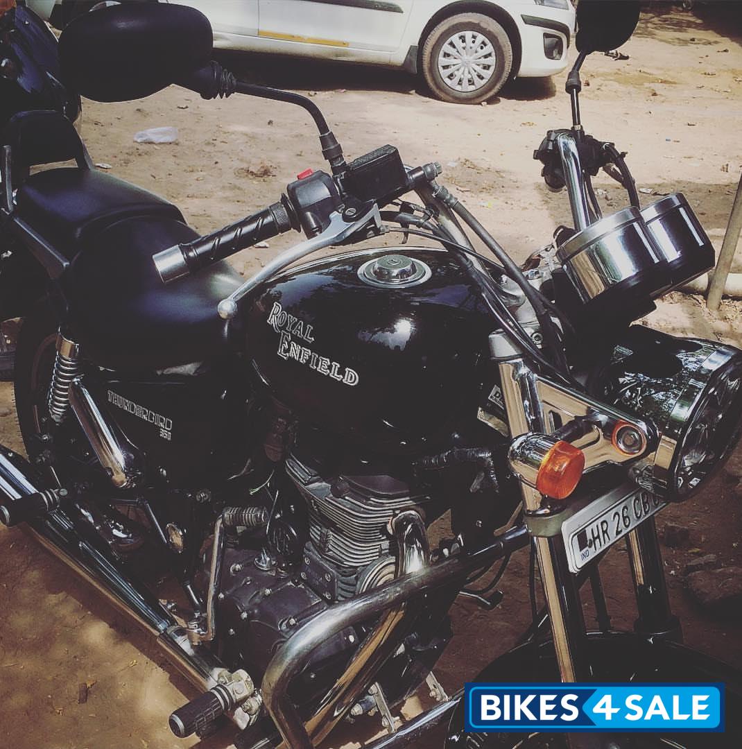 Black Royal Enfield Thunderbird 350