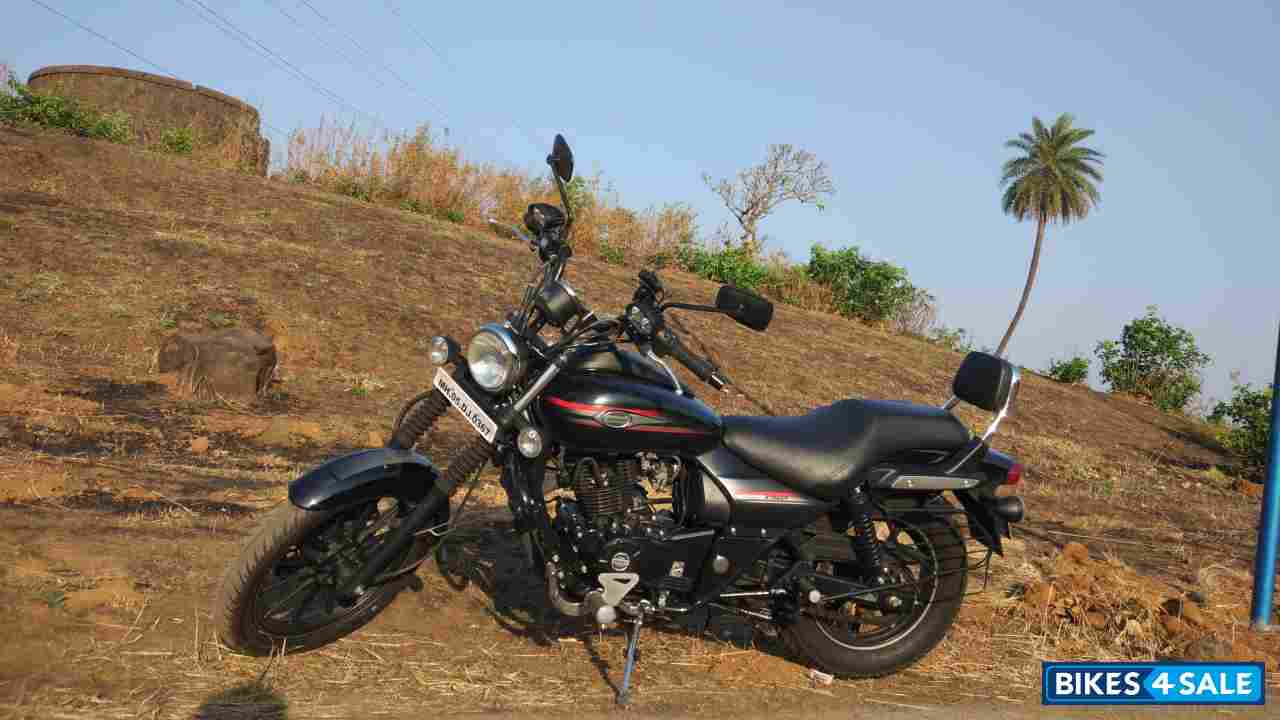Black Mettalic Bajaj Avenger Street 220