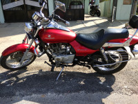 Red Bajaj Avenger 220 DTS-i