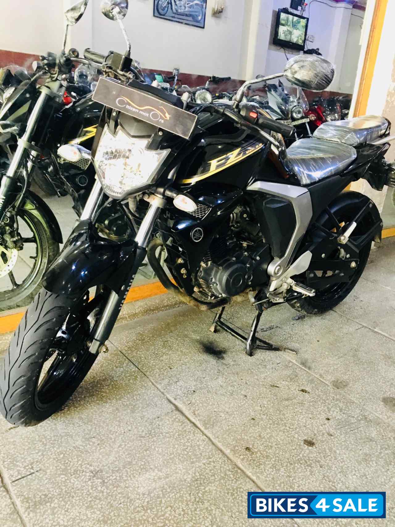 Black Yamaha FZ FI V2