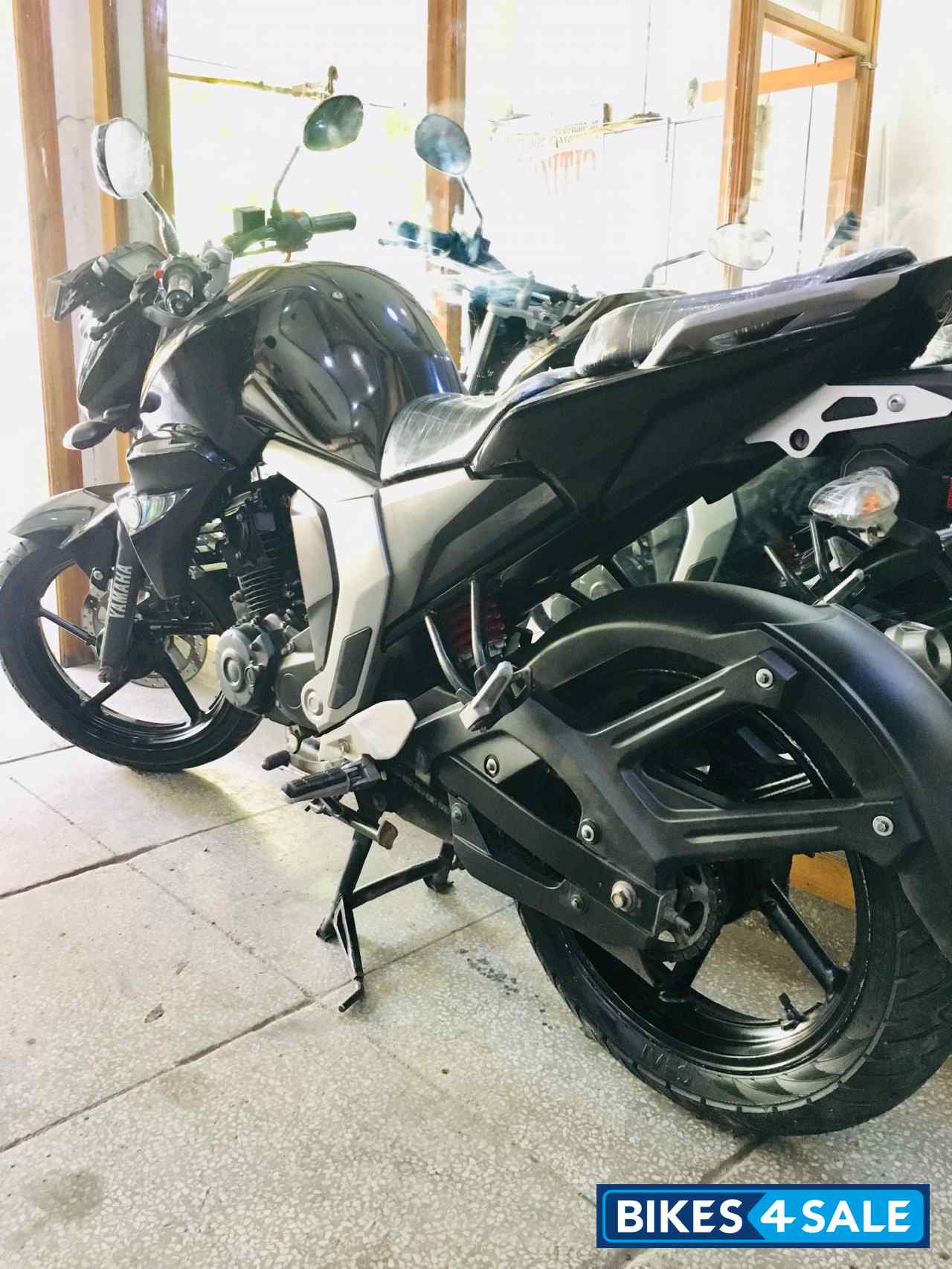 Black Yamaha FZ FI V2