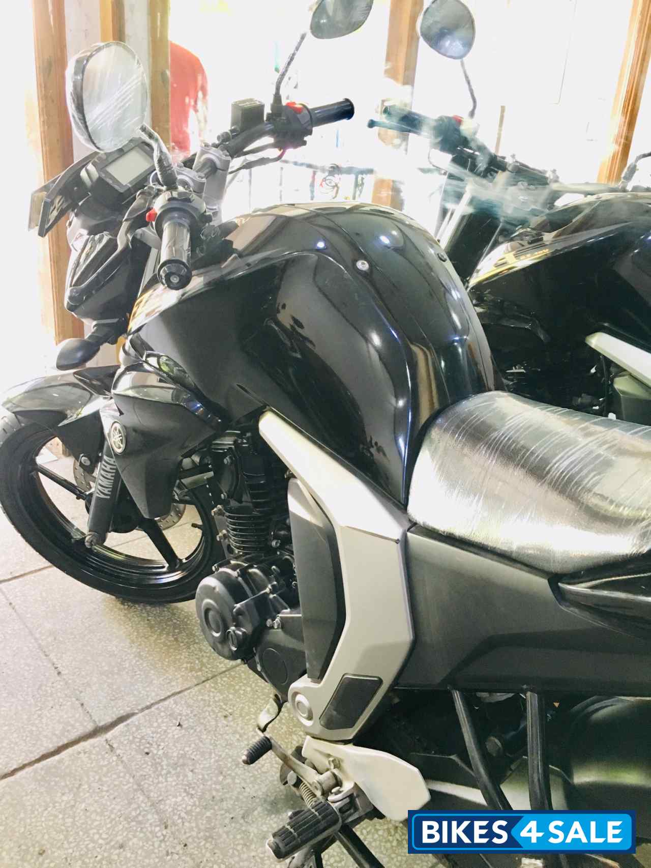 Black Yamaha FZ FI V2