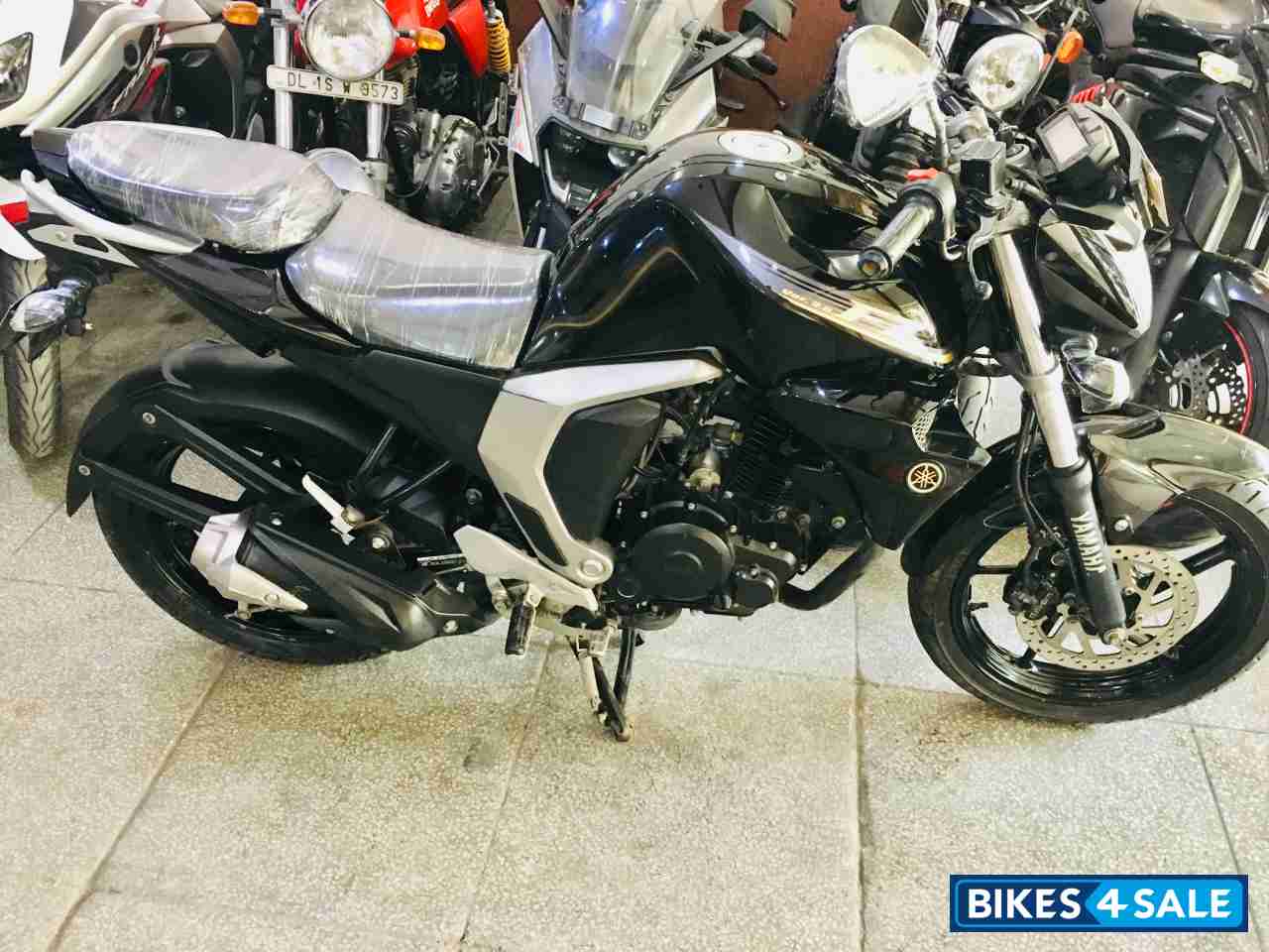 Black Yamaha FZ FI V2