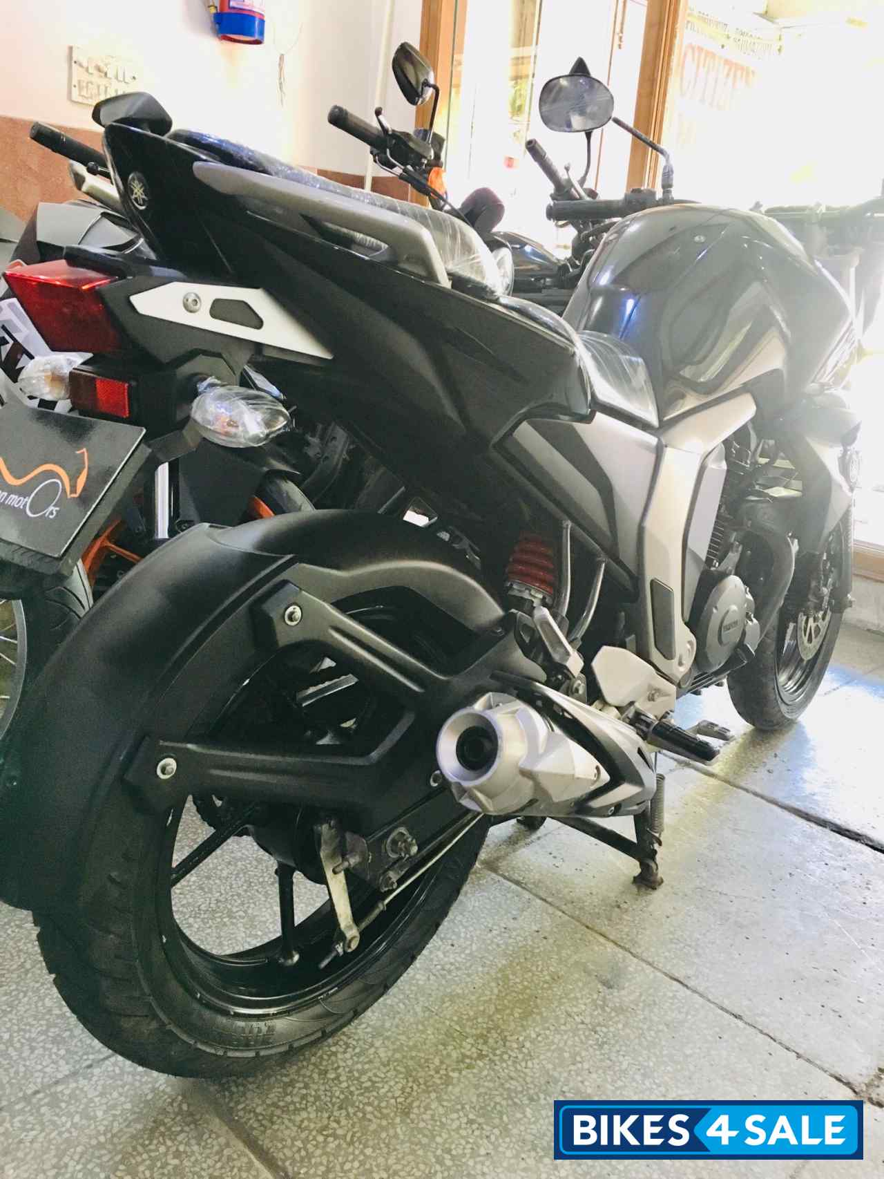 Black Yamaha FZ FI V2