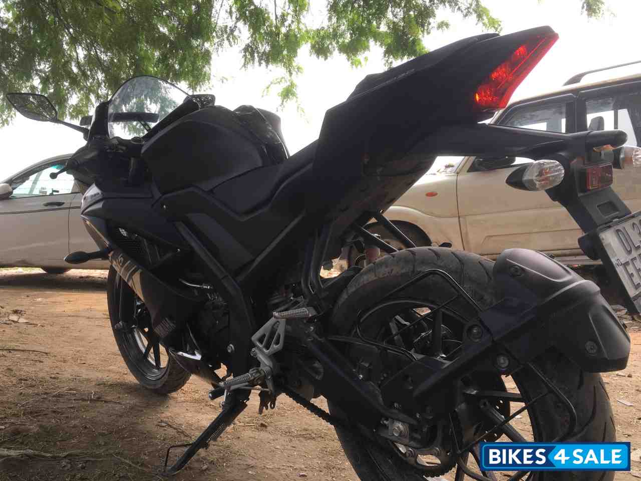 Black Yamaha YZF R15 V3