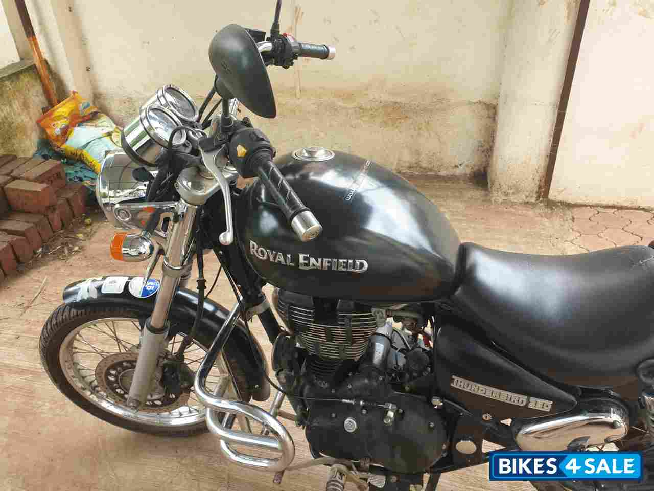 Black Royal Enfield Thunderbird 350 Black Royal Enfield Thunderbird 350
