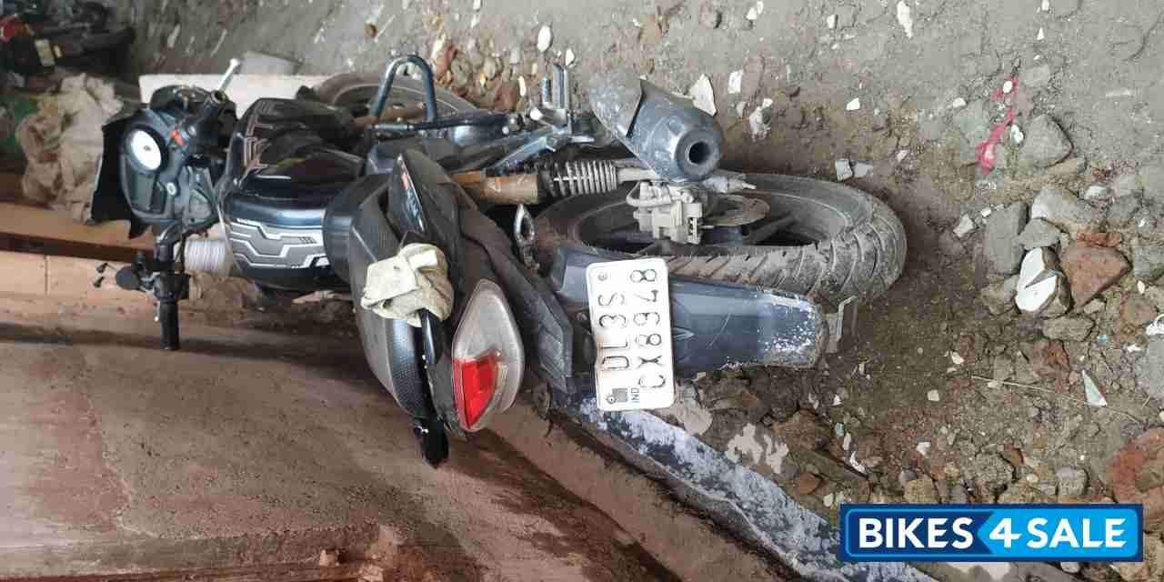 Black TVS Apache RTR 180