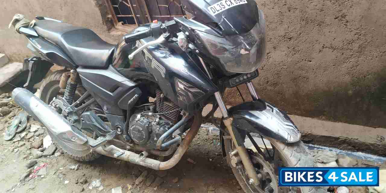 Black TVS Apache RTR 180