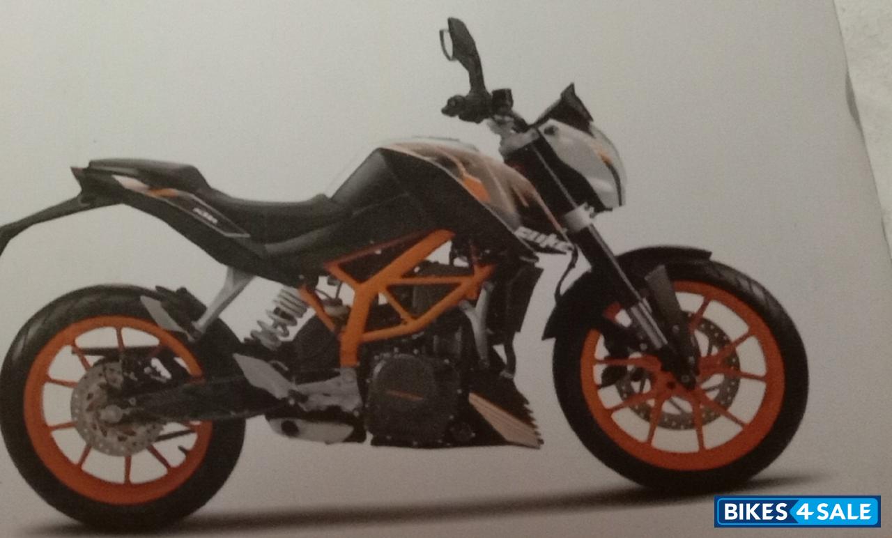 Orange KTM Duke 390