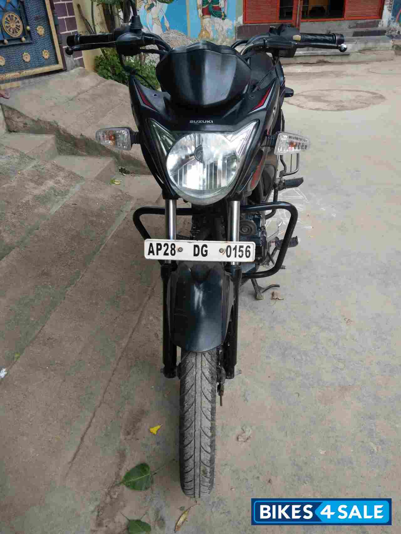 Black Suzuki SlingShot