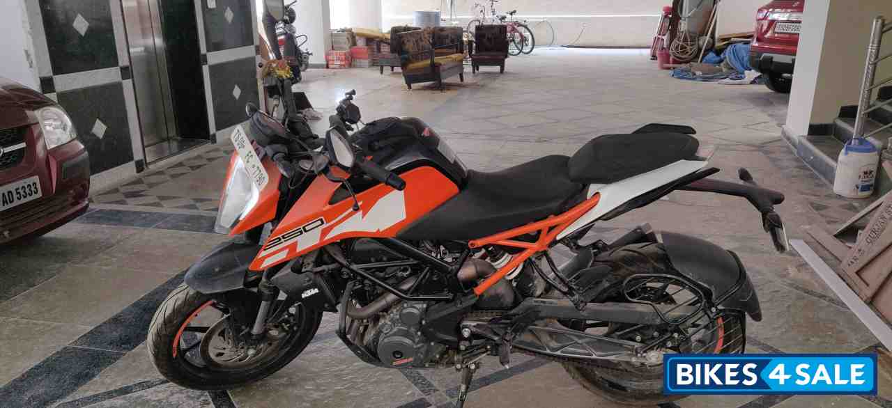 Orange KTM Duke 250