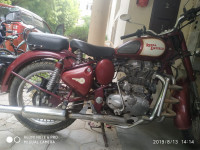 Red Royal Enfield Classic 500