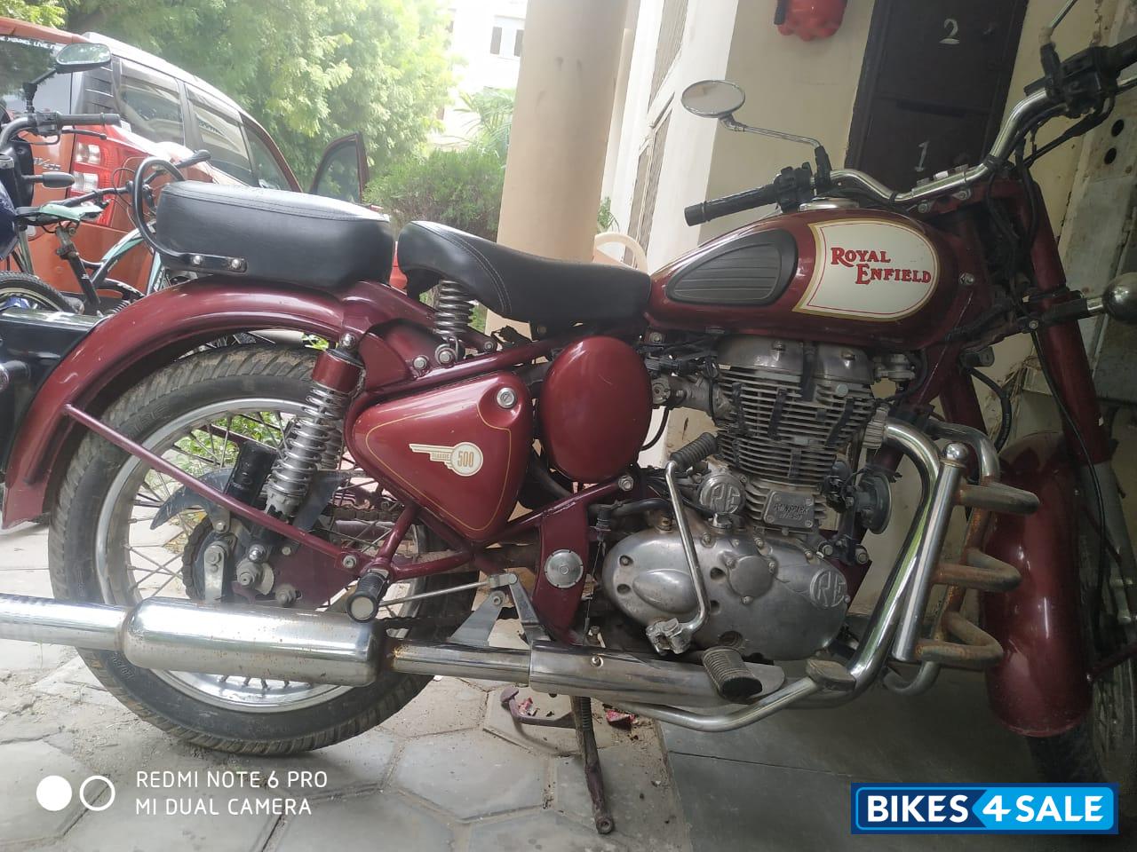 Red Royal Enfield Classic 500