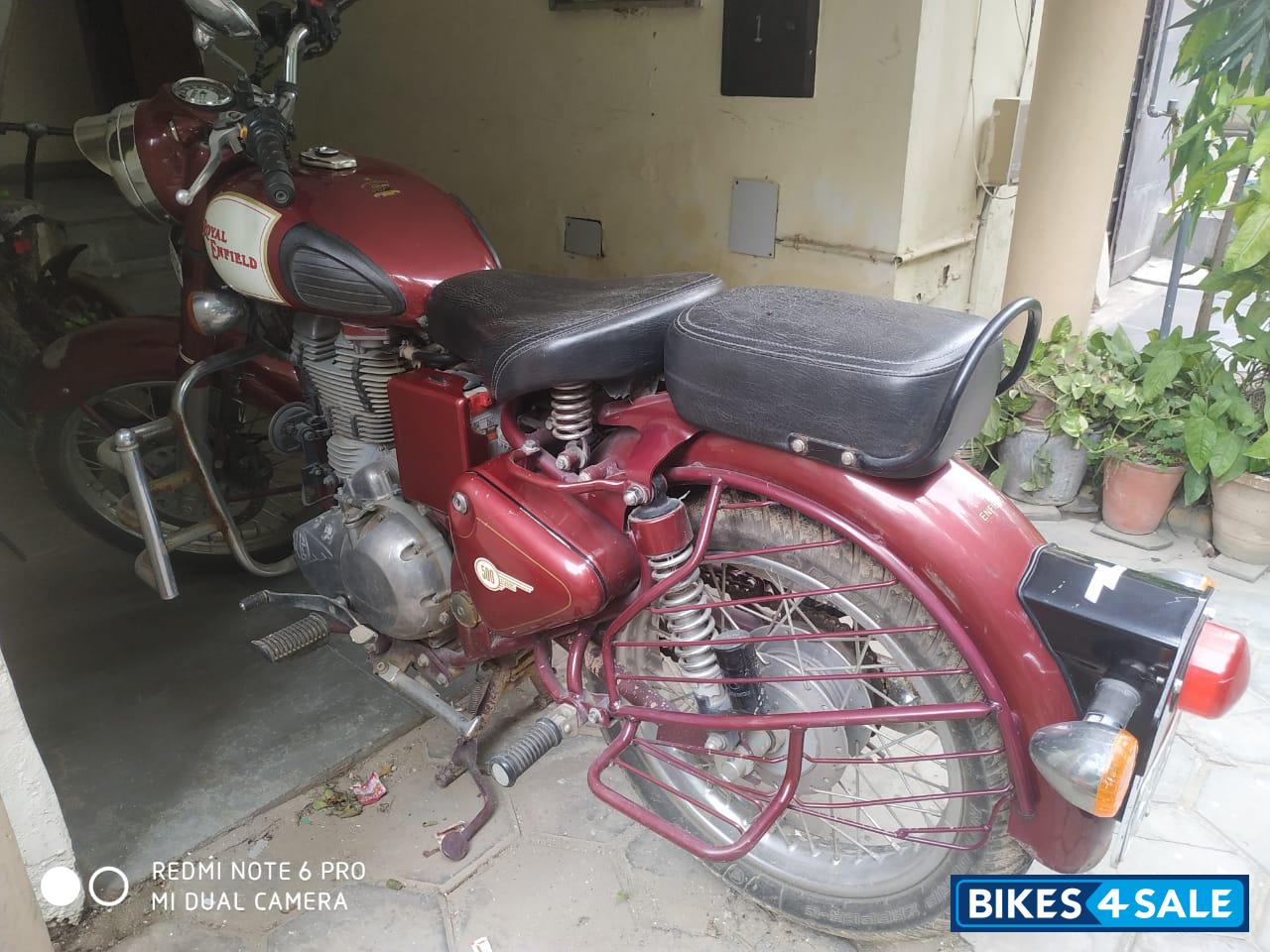 Red Royal Enfield Classic 500