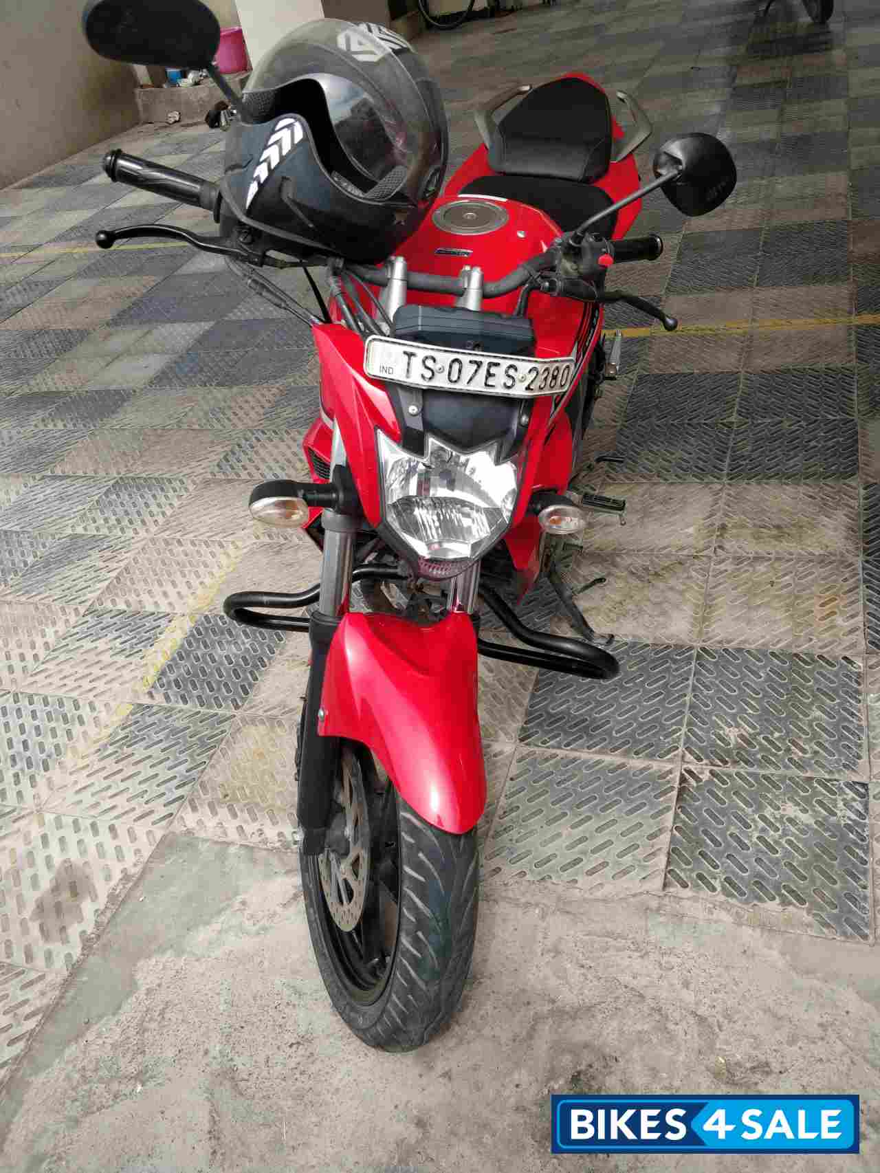 Red Yamaha FZ FI V2