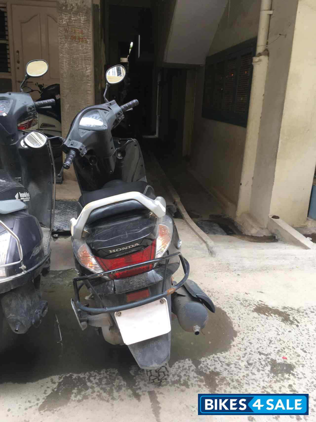 Black Honda Aviator