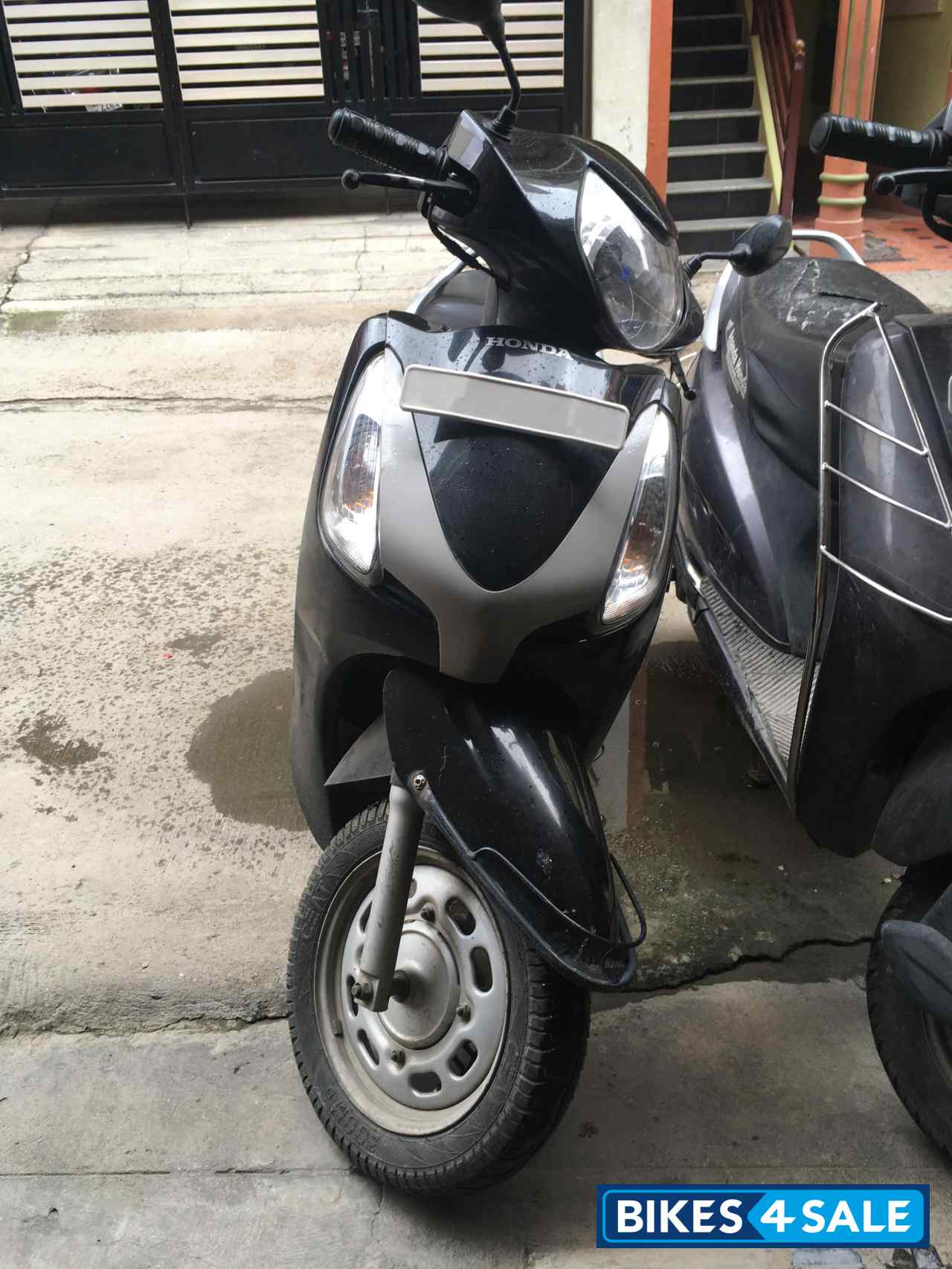 Black Honda Aviator