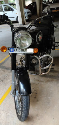 Black Royal Enfield Bullet 500