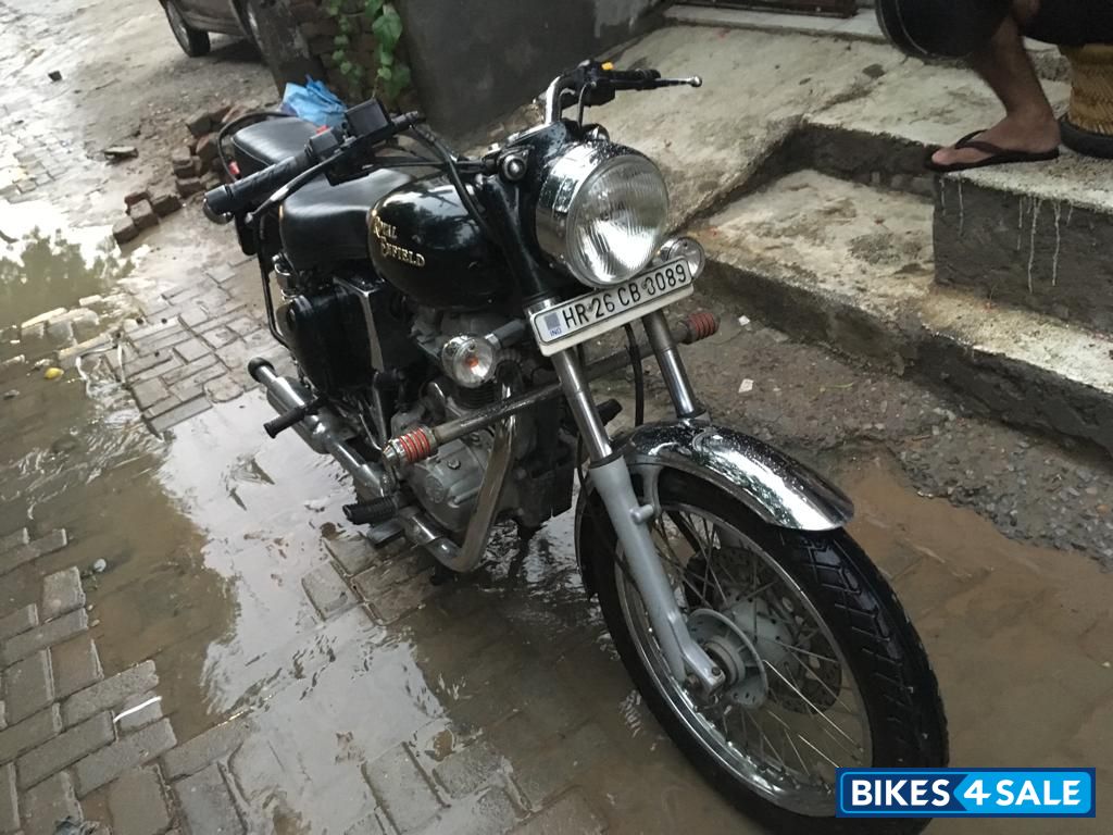 Black Royal Enfield Bullet Electra Twinspark