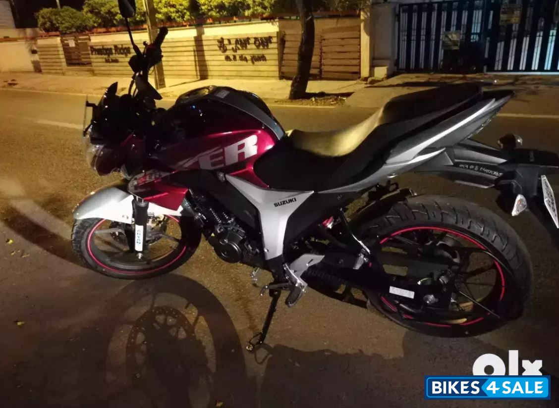 Maroon Suzuki Gixxer 150