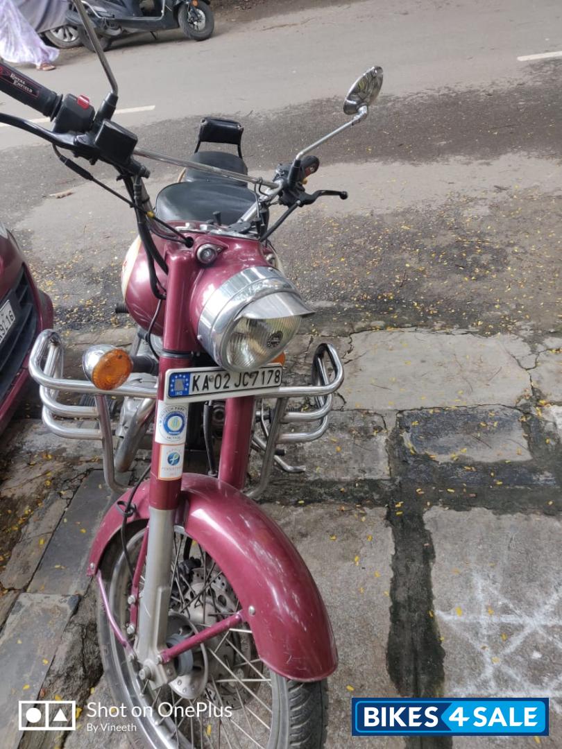 Maroon Royal Enfield Classic 350 Maroon Royal Enfield Classic 350
