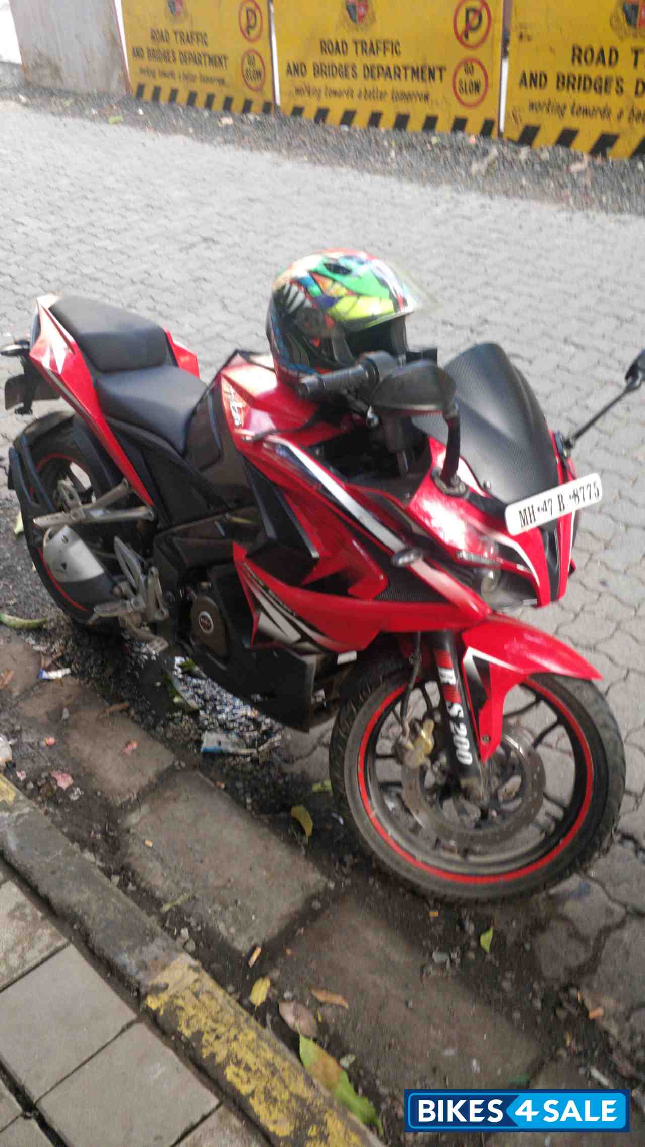 Bajaj Pulsar RS 200