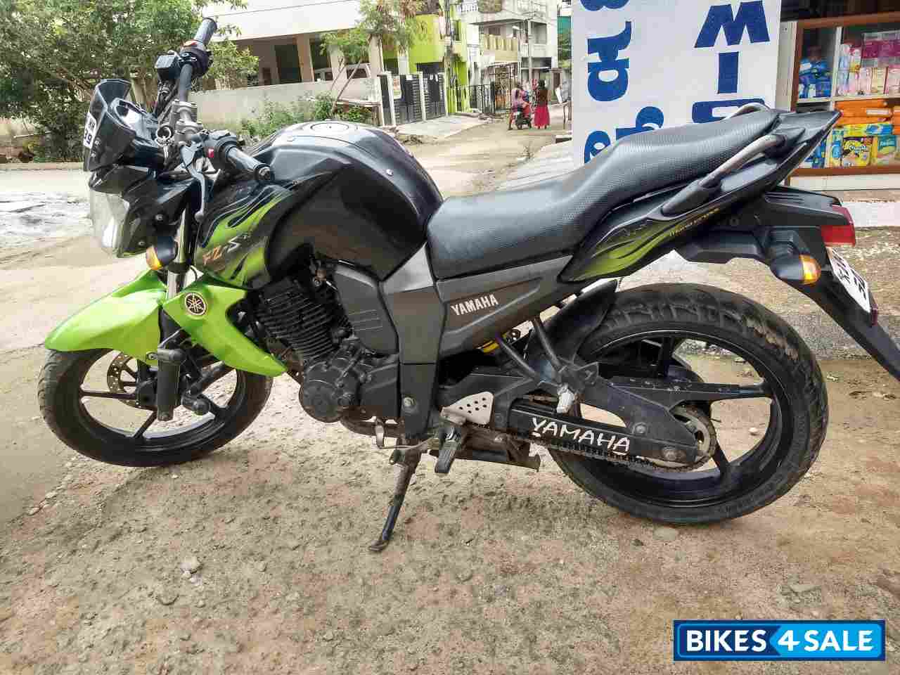 Green Black Yamaha FZ-S