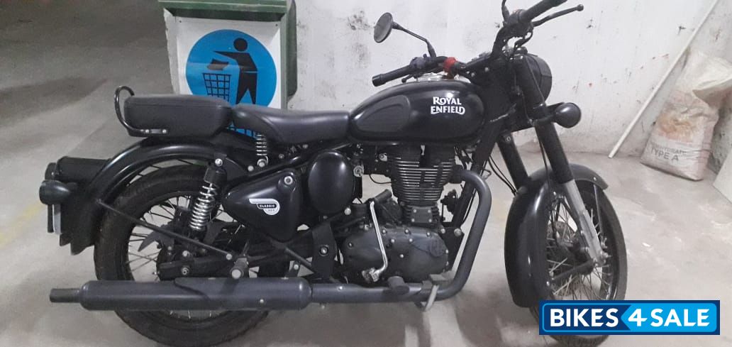 Royal Enfield Classic Stealth Black