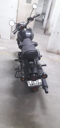 Royal Enfield Classic Stealth Black