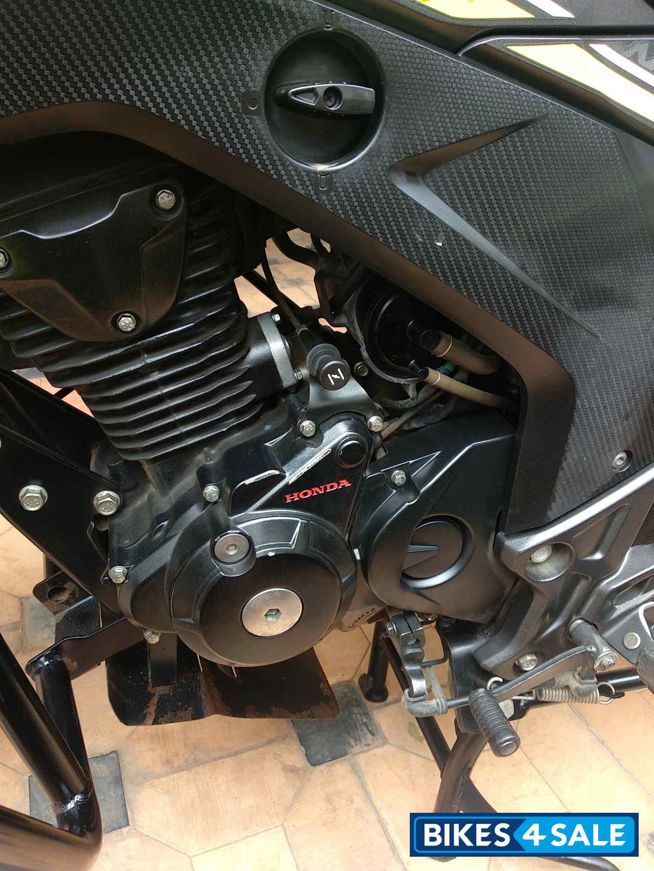 Grey (green) Honda CB Hornet 160R