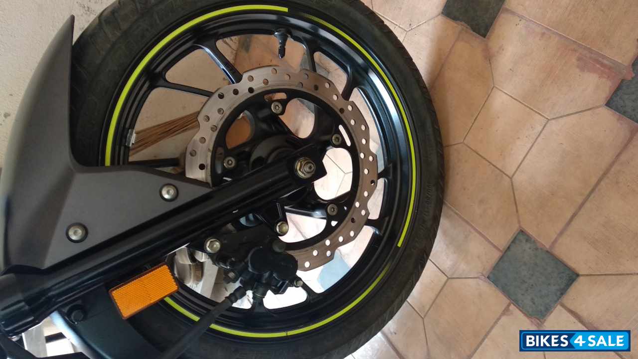 Grey (green) Honda CB Hornet 160R