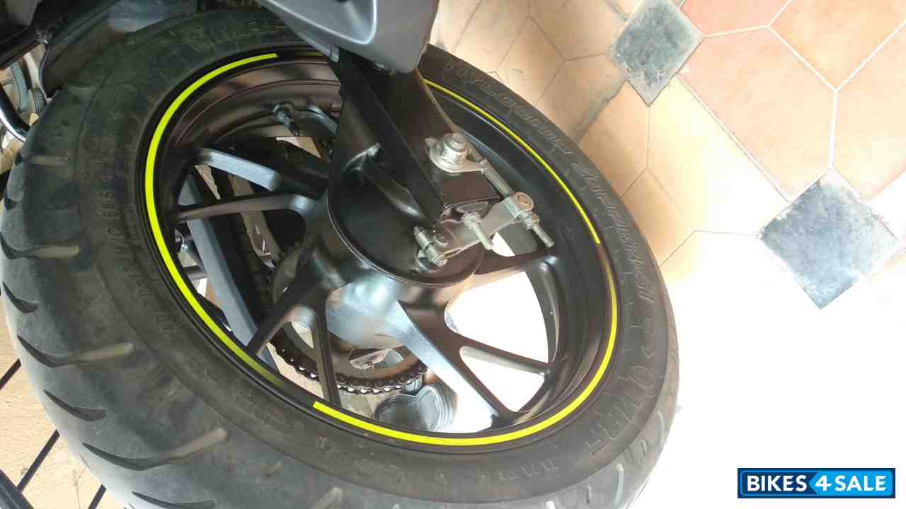 Grey (green) Honda CB Hornet 160R