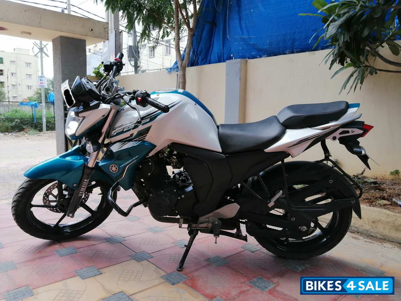 White & Blue Yamaha FZ-S