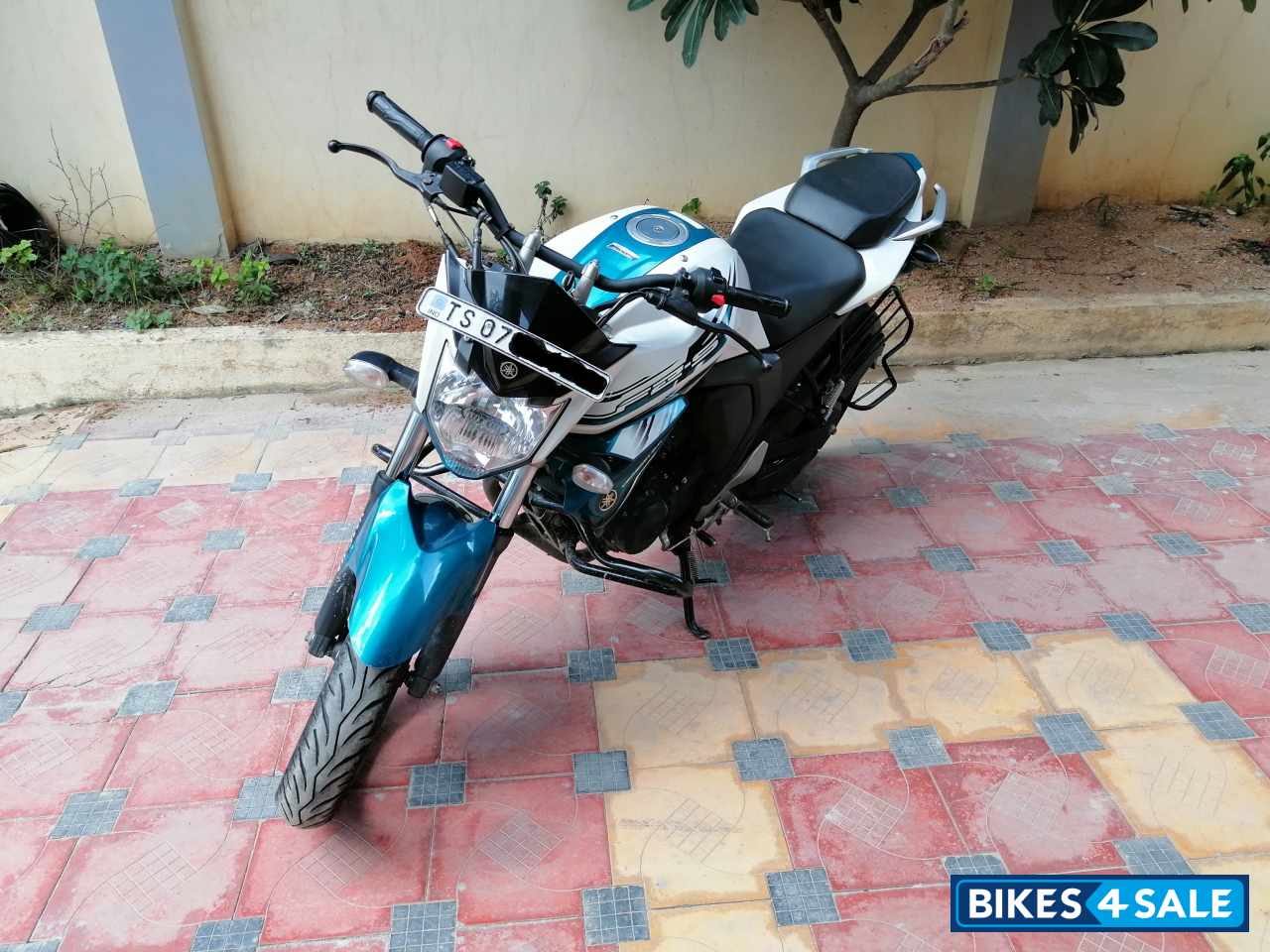 White & Blue Yamaha FZ-S