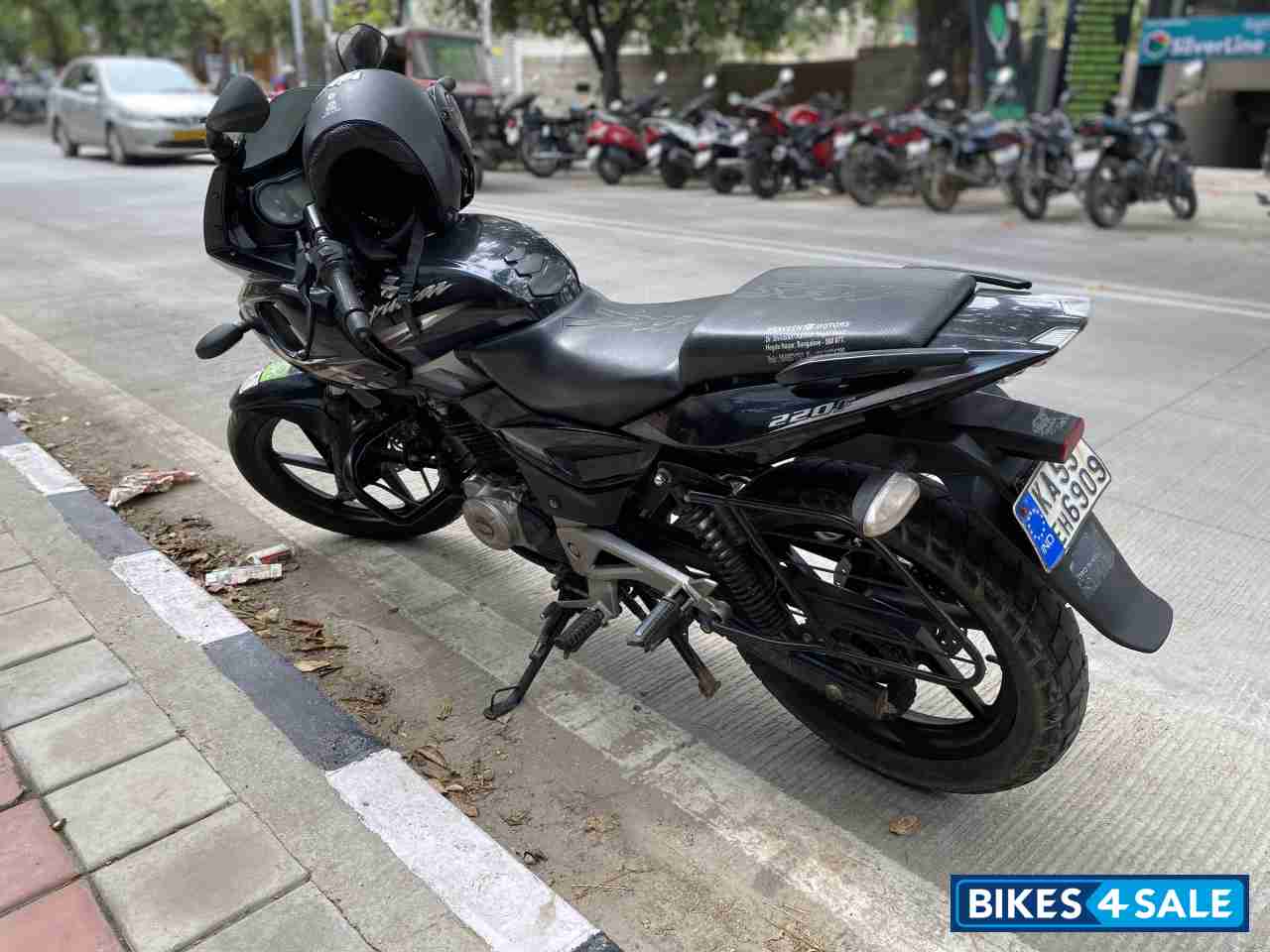 Bajaj Pulsar 220 DTSFi