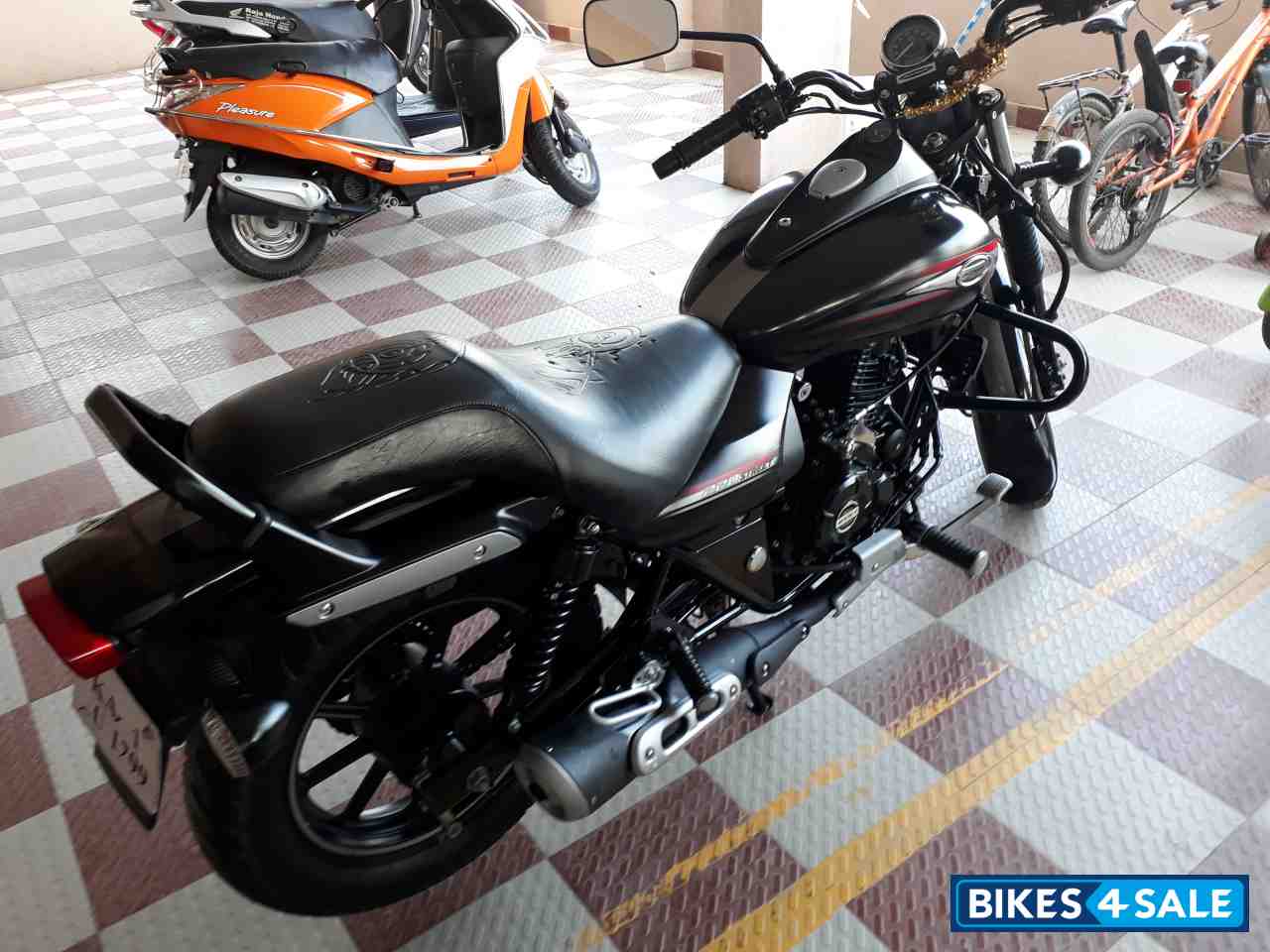 Bajaj Avenger Street 220