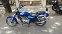 Blue Bajaj Avenger 200 DTS-i