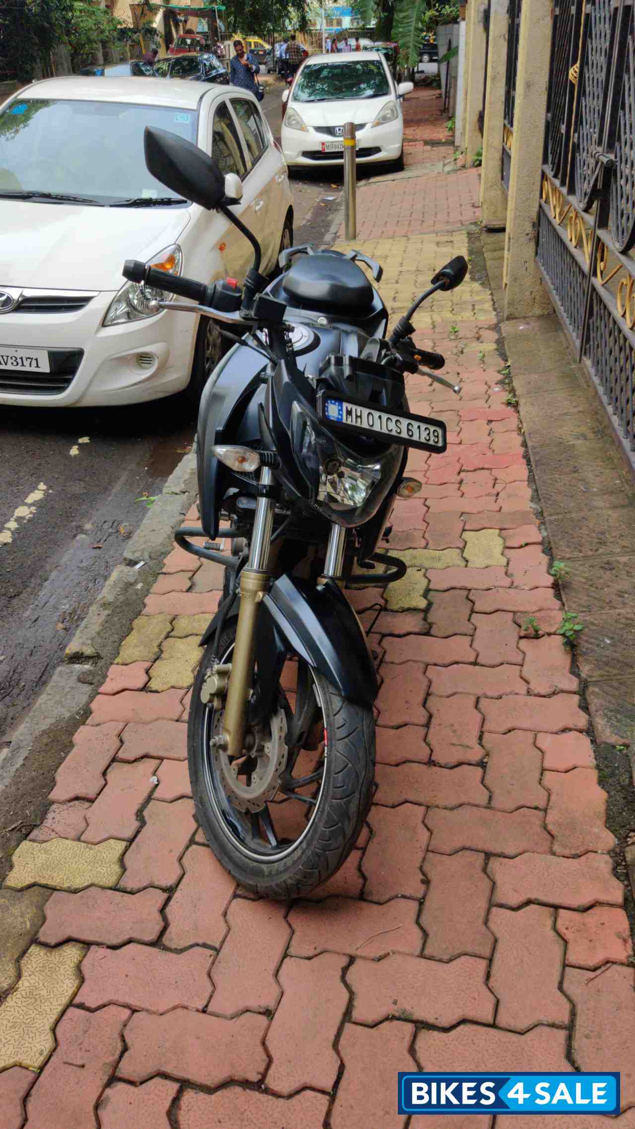 Matte Black TVS Apache RTR 200 4V