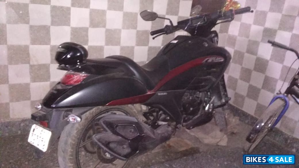 Black Suzuki Intruder 150 FI